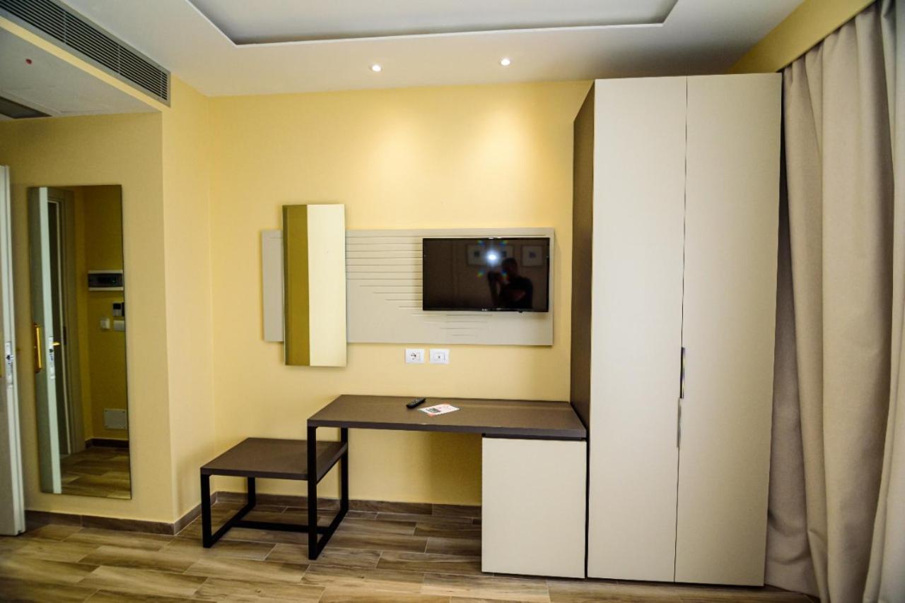Hotel Orange Dhërmi Esterno foto