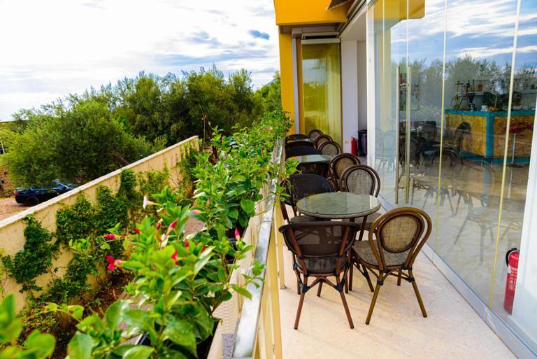 Hotel Orange Dhërmi Esterno foto