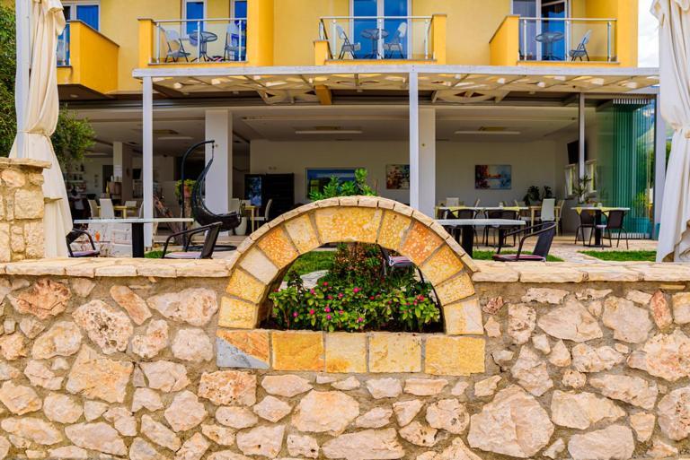 Hotel Orange Dhërmi Esterno foto