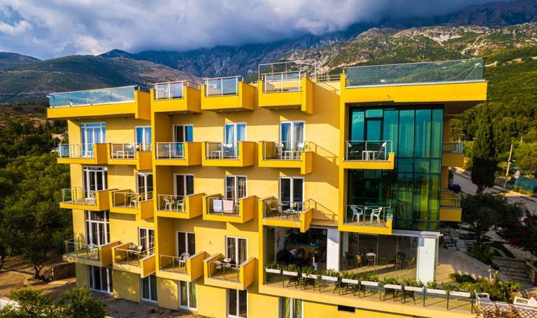 Hotel Orange Dhërmi Esterno foto