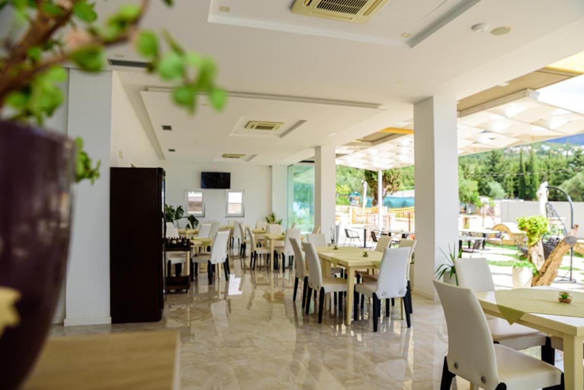 Hotel Orange Dhërmi Esterno foto