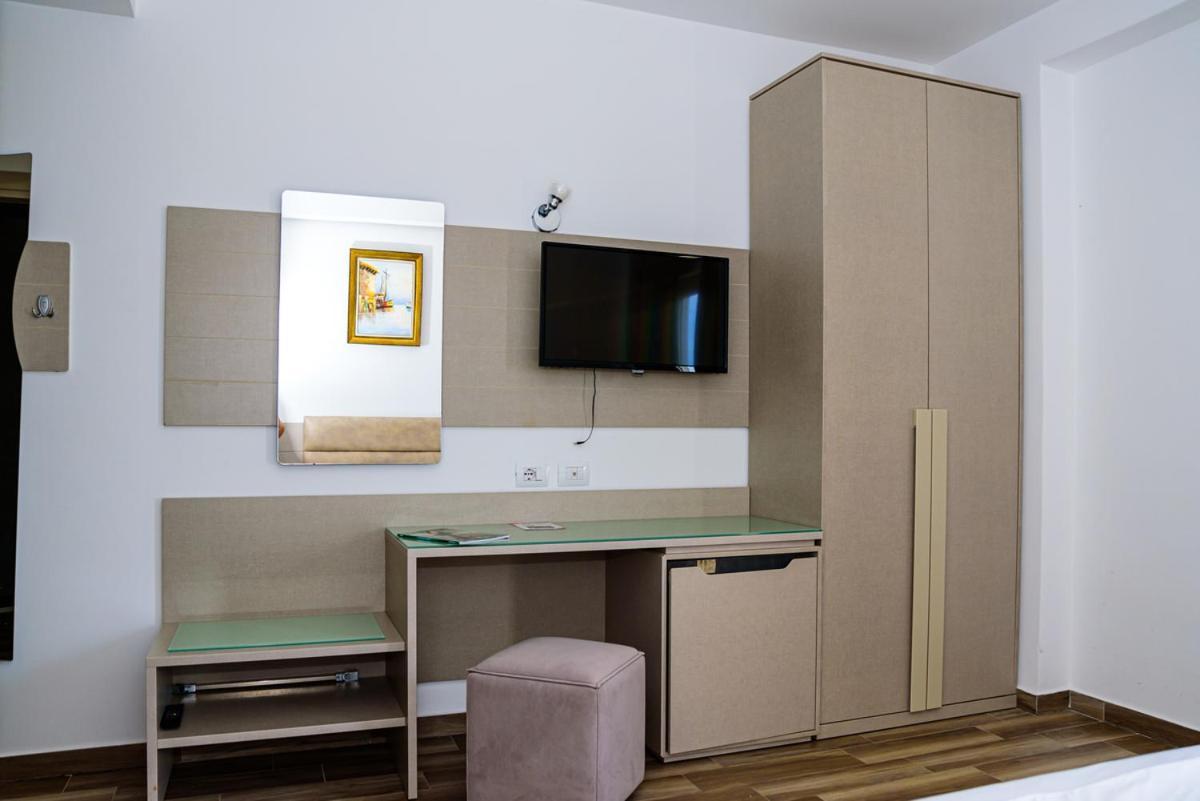 Hotel Orange Dhërmi Esterno foto