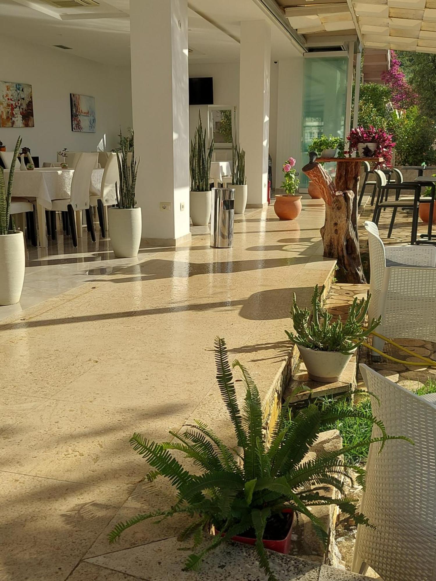 Hotel Orange Dhërmi Esterno foto